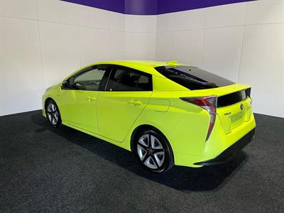 2015 Toyota PRIUS - Thumbnail